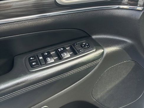 Used 2019 Jeep Grand Cherokee Limited image 12