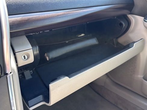 Used 2015 Toyota Camry XLE image 19