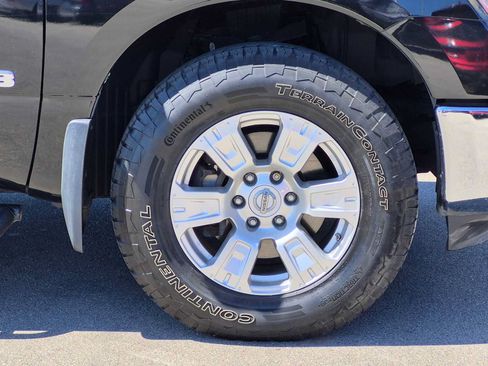 Used 2018 Nissan Titan SV w/ SV Convenience Package AWD/4WD image 12