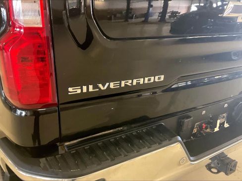 Used 2022 Chevrolet Silverado 1500 LT AWD/4WD image 32