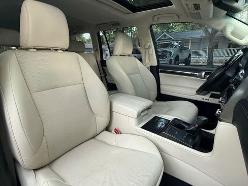 Used 2023 Lexus GX 460 Premium w/ Accessory Package AWD/4WD image 11