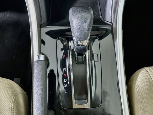 Used 2017 Honda Accord EX image 24