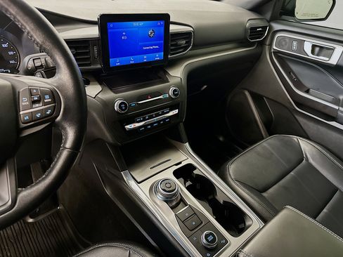Used 2020 Ford Explorer XLT w/ Equipment Group 202A image 25