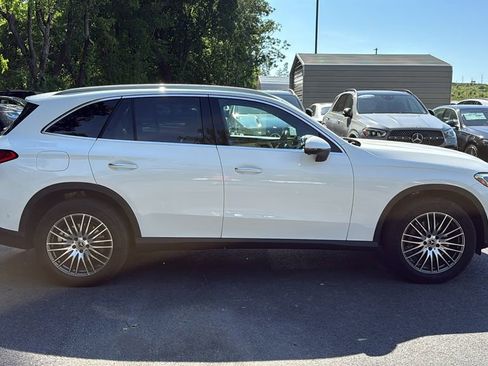 Used 2025 Mercedes-Benz GLC 300 4MATIC image 3