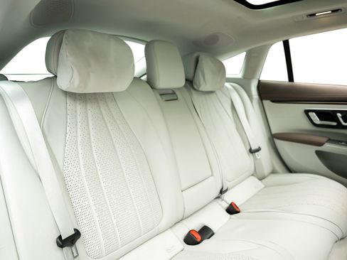 Used 2022 Mercedes-Benz EQS 580 4MATIC Sedan image 38