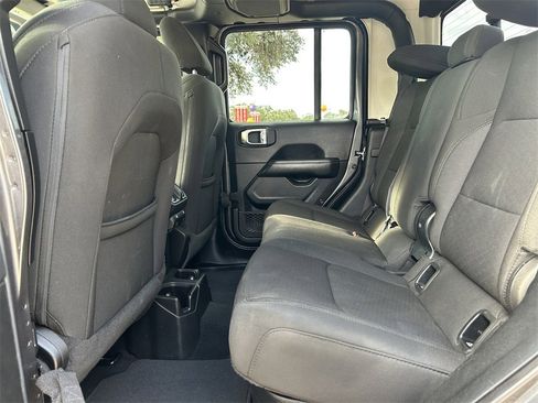 Used 2023 Jeep Gladiator Overland image 14