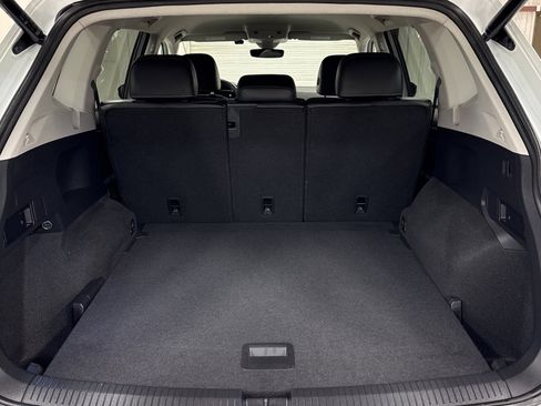 Used 2024 Volkswagen Tiguan SE image 25