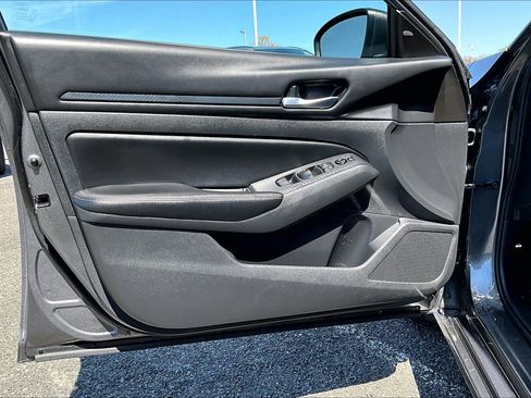 Used 2024 Nissan Altima 2.5 SV image 21