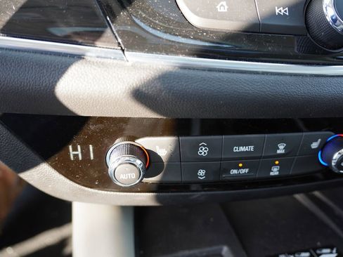 Certified 2023 Buick Enclave Essence w/ Experience Buick Package image 5