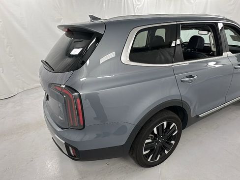 Used 2023 Kia Telluride SX image 3