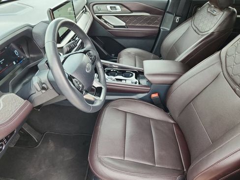Used 2025 Ford Explorer Platinum w/ LUX Leather Package image 9