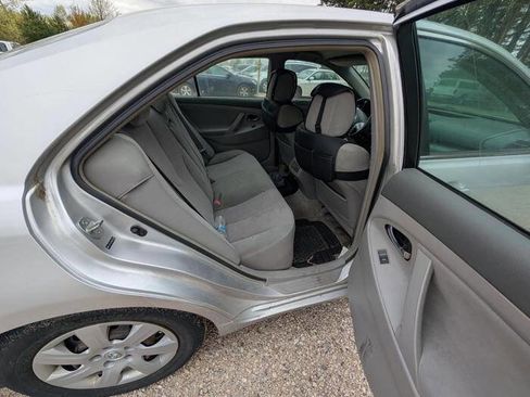 Used 2010 Toyota Camry LE FWD image 27