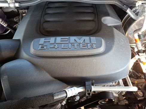 Used 2024 RAM 2500 Tradesman w/ Chrome Appearance Group image 27