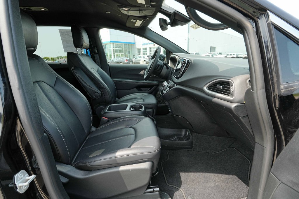 Used 2026 Chrysler Pacifica Select FWD image 22