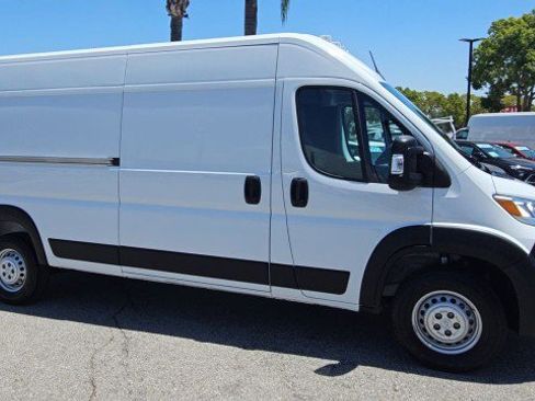 Used 2026 RAM ProMaster 2500 w/ Convenience Group FWD image 2