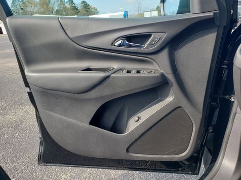 Used 2022 Chevrolet Equinox LT w/ Driver Convenience Package image 13