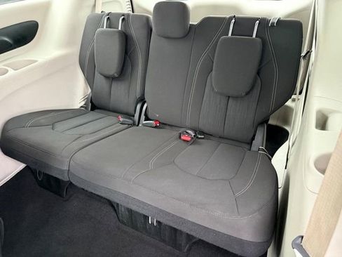 Used 2024 Chrysler Voyager LX FWD image 10