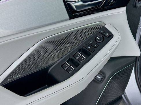 Used 2023 Acura MDX SH-AWD w/ Technology Package image 19