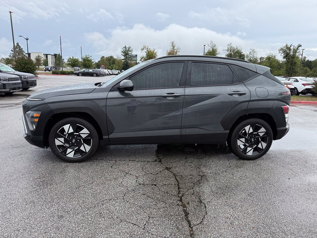 Used 2025 Hyundai Kona SEL FWD image 4