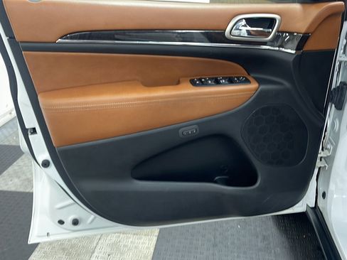 Used 2013 Jeep Grand Cherokee Overland Summit AWD/4WD image 13