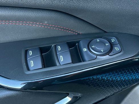 Used 2025 Chevrolet Trax RS w/ Sunroof Package image 12