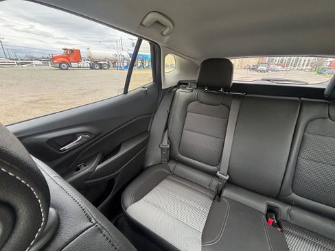 Used 2025 Chevrolet Trax LT w/ LT Convenience Package image 40