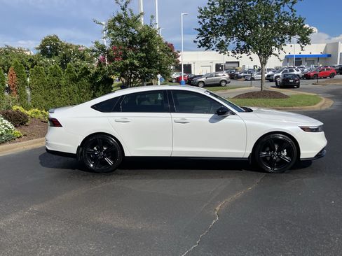 Used 2025 Honda Accord Sport image 11