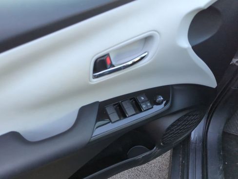 Used 2019 Toyota Prius LE image 8