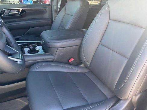 Used 2025 Chevrolet Suburban Z71 w/ Comfort Package image 20