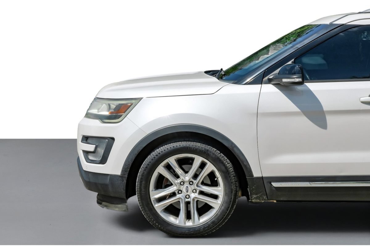 Used 2017 Ford Explorer XLT w/ Equipment Group 202A FWD image 10