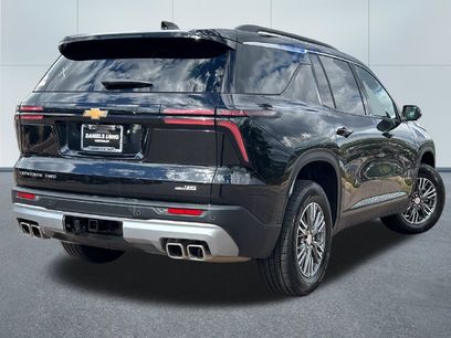 Used 2025 Chevrolet Traverse LT
