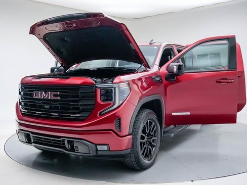 Used 2023 GMC Sierra 1500 Elevation w/ Elevation Premium Package image 17