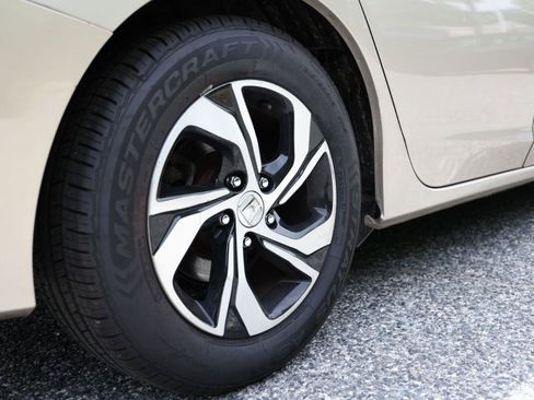 Used 2017 Honda Accord LX image 25