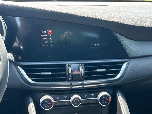 Used 2019 Alfa Romeo Giulia Ti Sport w/ Quick Order Package 22U Sport RWD image 18
