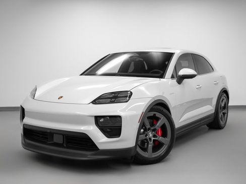 Certified 2025 Porsche Macan 4S Electric AWD/4WD image 1