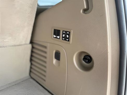 Used 2018 Chevrolet Tahoe LT w/ Luxury Package RWD image 18