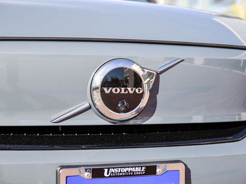 Used 2023 Volvo XC40 Recharge Plus image 12