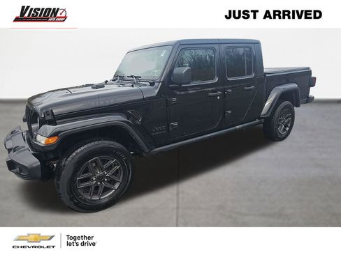 Used 2021 Jeep Gladiator Sport AWD/4WD image 1