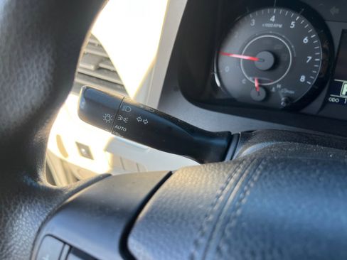 Used 2017 Toyota Sienna LE image 12