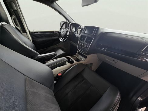 Used 2020 Dodge Grand Caravan SXT image 56