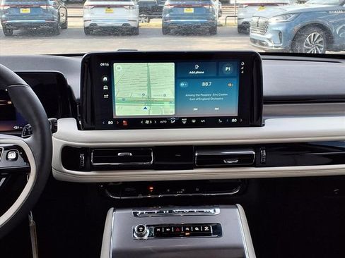 New 2026 Lincoln Aviator 2WD image 12