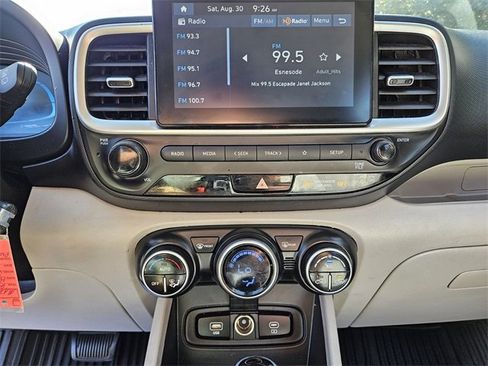 Used 2023 Hyundai Venue SEL image 21