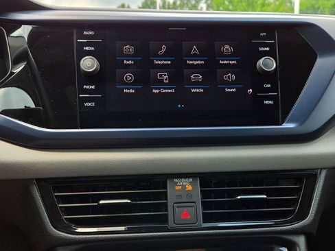 Certified 2023 Volkswagen Taos SE w/ Panoramic Sunroof Package FWD image 34