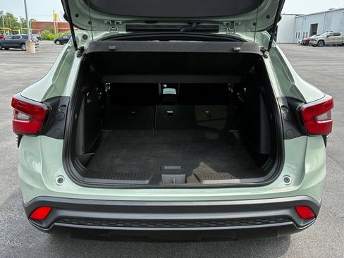 Used 2024 Chevrolet Trax RS FWD image 28