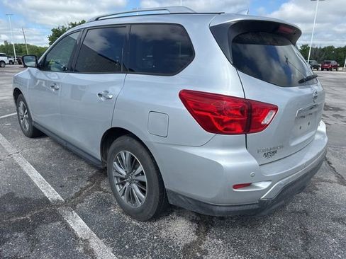 Used 2019 Nissan Pathfinder SL AWD/4WD image 4