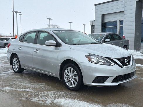 Used 2019 Nissan Sentra SV image 2