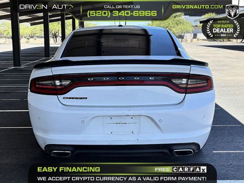 Used 2017 Dodge Charger SE w/ Blacktop Package RWD image 6