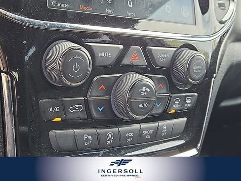 Used 2022 Jeep Grand Cherokee Laredo E image 17