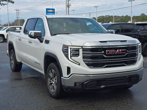 Used 2025 GMC Sierra 1500 SLT image 1