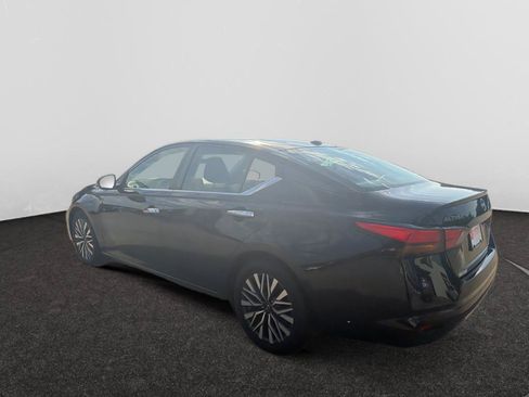 Used 2024 Nissan Altima 2.5 SV FWD image 6